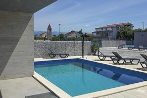 Villas Resort in Vir With Pool