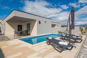 Villas Resort in Vir With Pool