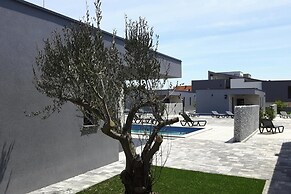 Villas Resort in Vir With Pool