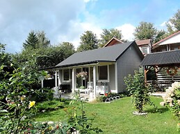 House by the Lake in Wiselka
