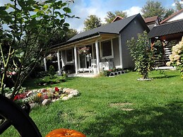 House by the Lake in Wiselka