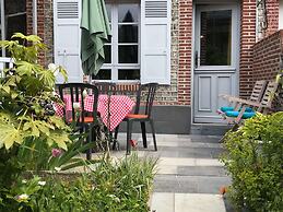 Charming House Near Alabaster Coast Beach
