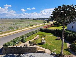 In top Location With Beautiful sea View