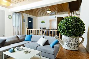 Apartment Just Steps From the Sea