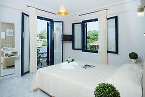 Apartment Just Steps From the Sea