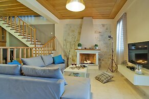 Apartment Just Steps From the Sea