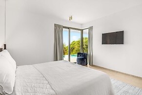 Luxurious Hideaway at The Cape Blue Bay