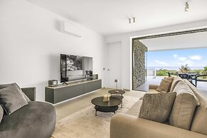Luxurious Hideaway at The Cape Blue Bay