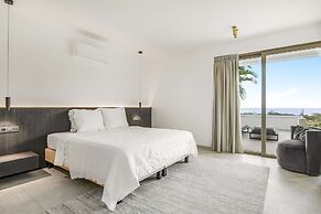 Luxurious Hideaway at The Cape Blue Bay
