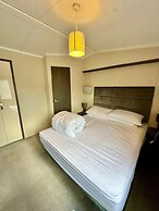 Caravan - Sleeps 4 - Pool - Pet Friendly