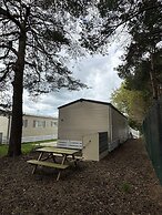 Caravan - Sleeps 4 - Pool - Pet Friendly
