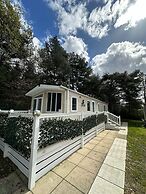 Caravan - Sleeps 4 - Pool - Pet Friendly