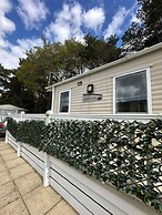 Caravan - Sleeps 4 - Pool - Pet Friendly