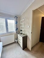 Caravan - Sleeps 4 - Pool - Pet Friendly