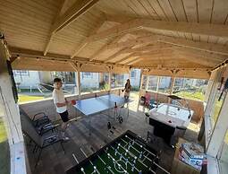 Holiday Homes With Pool, Sauna and Jacuzzi