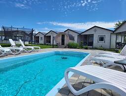 Holiday Homes With Pool, Sauna and Jacuzzi