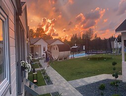 Holiday Homes With Pool, Sauna and Jacuzzi