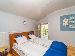 Large Holiday Home With Private Garden