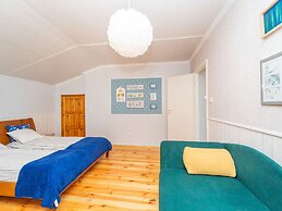 Large Holiday Home With Private Garden