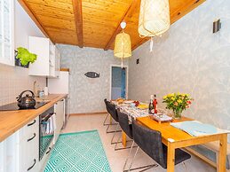 Large Holiday Home With Private Garden