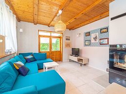 Large Holiday Home With Private Garden