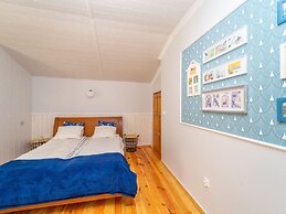 Large Holiday Home With Private Garden