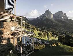 Chalet in Dienten With Ski-in Access & Pool