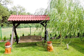 Cottage With a Fenced Garden, Kolczewo