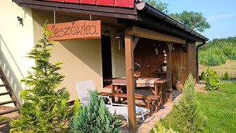 Cottage With a Fenced Garden, Kolczewo