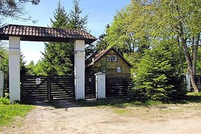 Cottage With Large Garden Near Lake