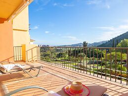 Premium Apartment in Benahavis With Balcony