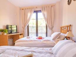 Premium Apartment in Benahavis With Balcony