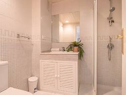 Premium Apartment in Benahavis With Balcony