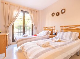 Premium Apartment in Benahavis With Balcony
