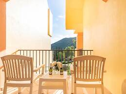 Premium Apartment in Benahavis With Balcony