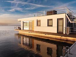 Hausboot Floating House in Ribnitz-damgarten