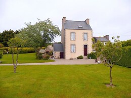 Semi-detached House, Guisseny