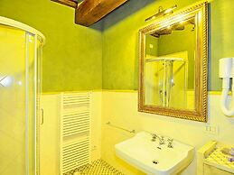 Estate in Monte Serra With Panoramic Views