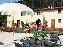 Estate in Monte Serra With Panoramic Views