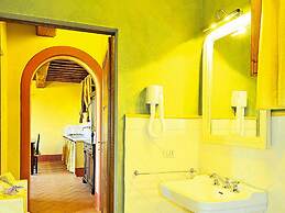 Estate in Monte Serra With Panoramic Views