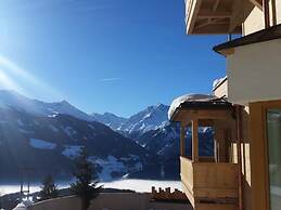 Kitzbuhel Alpine Lodge With Sauna