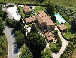 Apartment in Tuscany With Pool & Golf Access