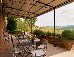 Apartment in Tuscany With Pool & Golf Access