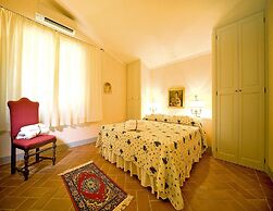 Apartment in Tuscany With Pool & Golf Access