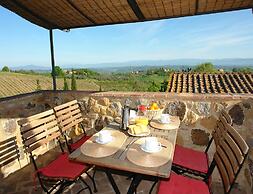 Apartment in Tuscany With Pool & Golf Access