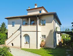 Apartment in Tuscany With Pool & Golf Access