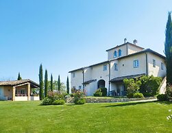 Apartment in Tuscany With Pool & Golf Access