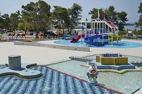 Zaton Apartment Near Sea Beach