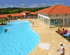Cassen Holiday House With Pool