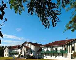 Cassen Holiday House With Pool